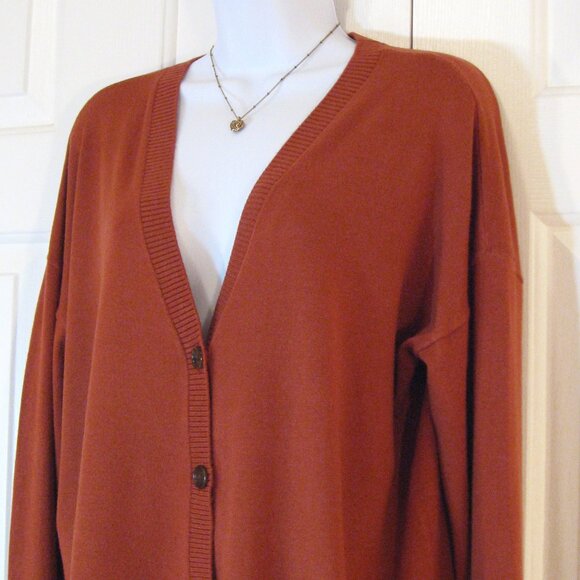 LOFT | Relaxed V-Neck Cardigan Sweater - Picture 4 of 9